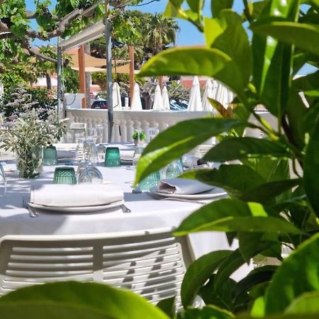 Hotel Restaurant Juanito Platja Sant Carlos de la Ràpita エクステリア 写真