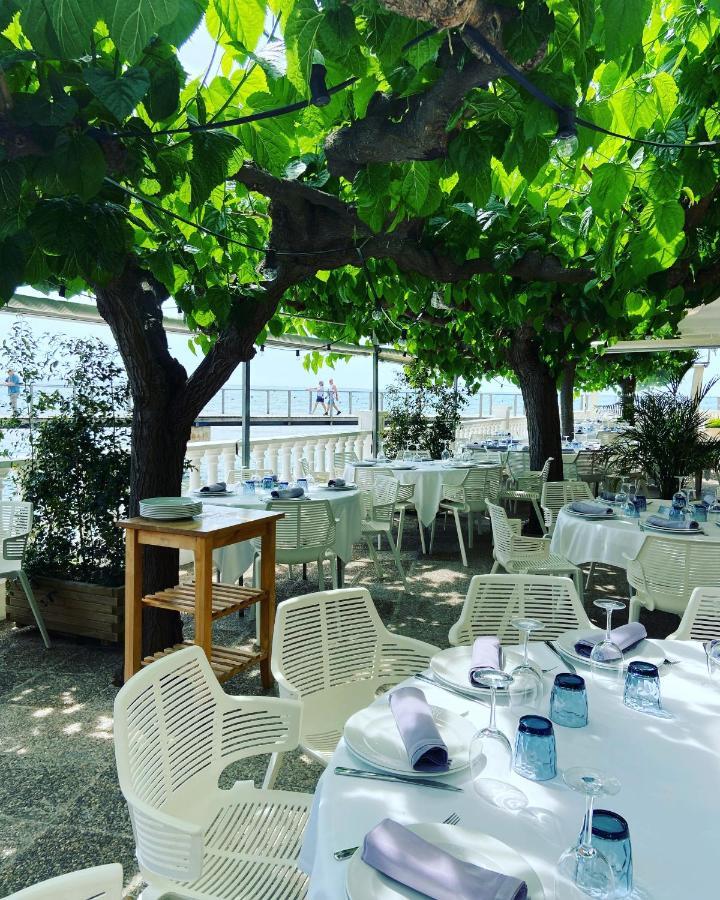 Hotel Restaurant Juanito Platja Sant Carlos de la Ràpita エクステリア 写真