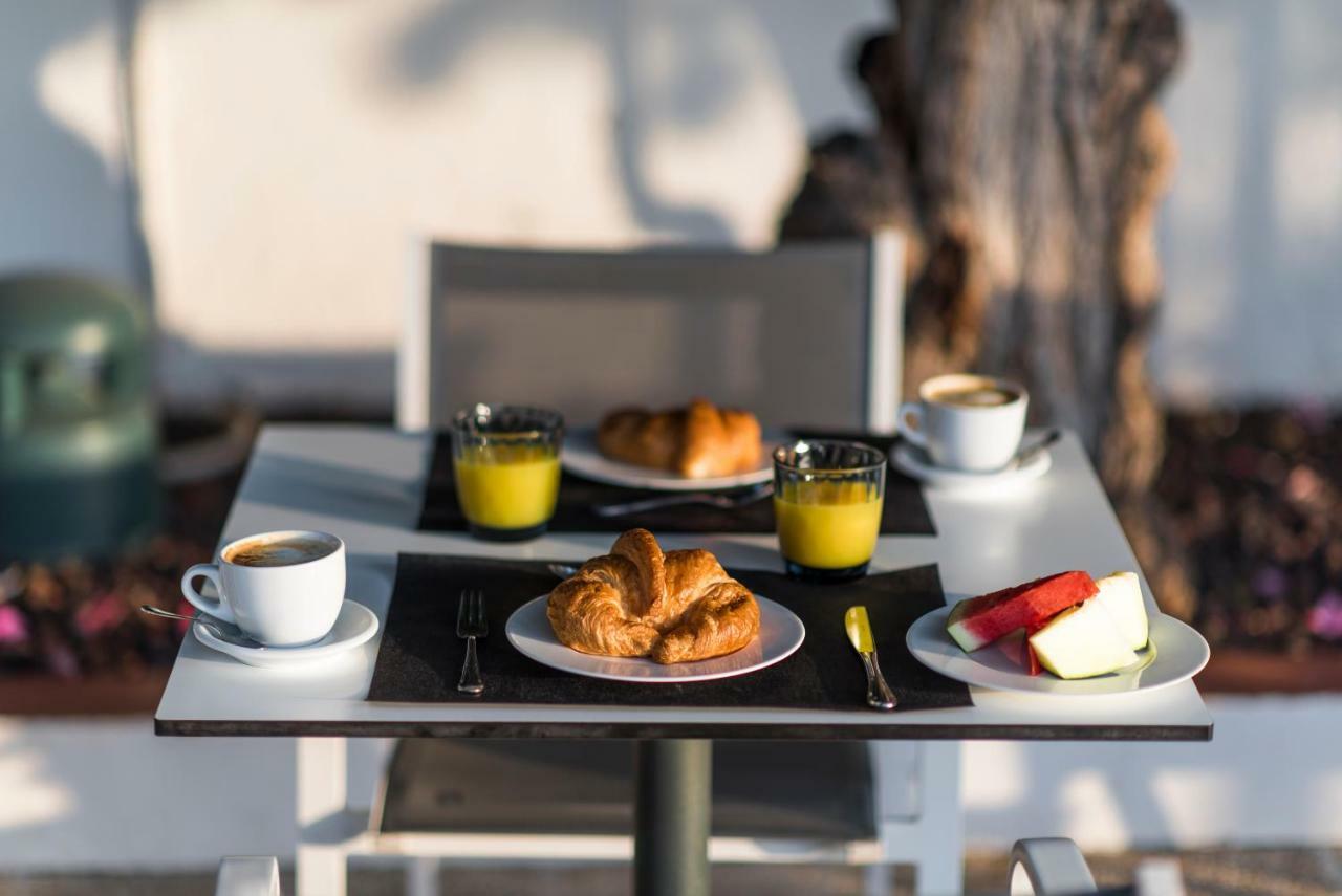 Hotel Restaurant Juanito Platja Sant Carlos de la Ràpita エクステリア 写真