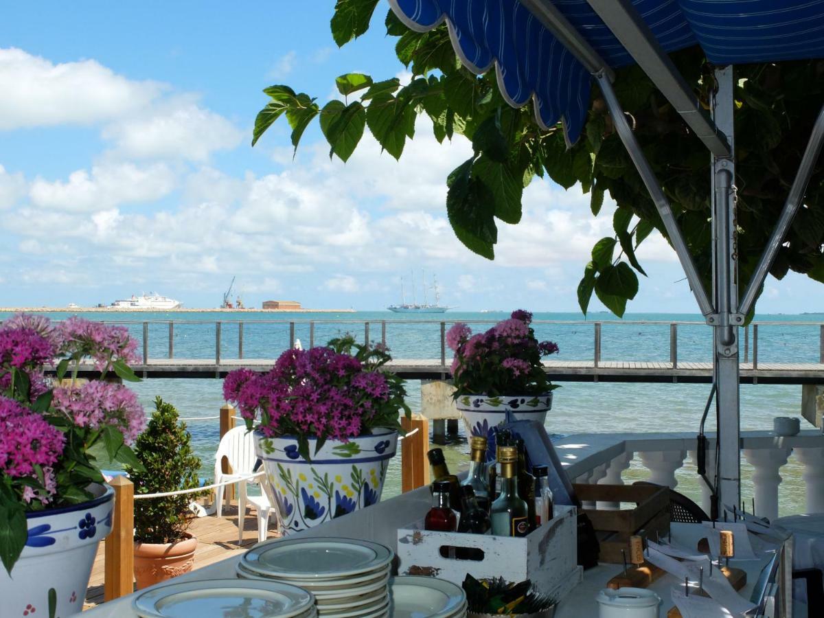 Hotel Restaurant Juanito Platja Sant Carlos de la Ràpita エクステリア 写真