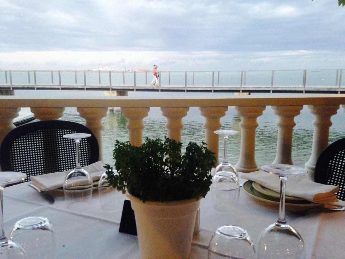 Hotel Restaurant Juanito Platja Sant Carlos de la Ràpita エクステリア 写真